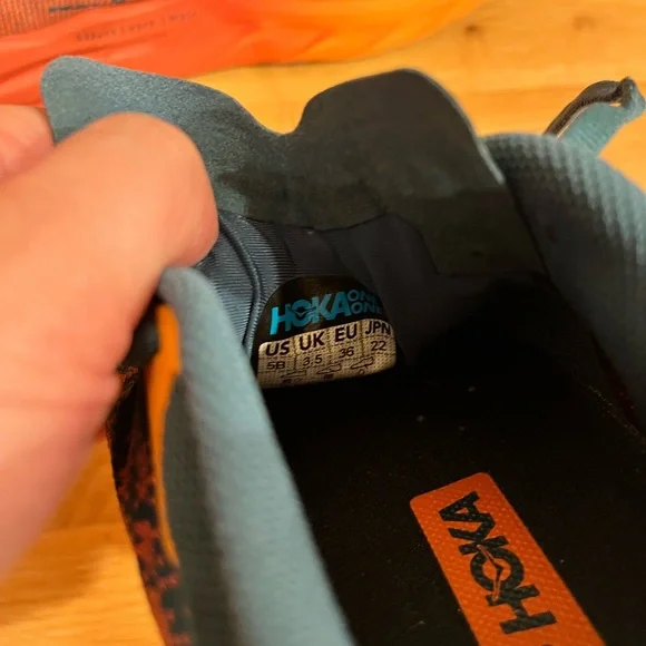 Hoka Speedgoat 5 Sneaker Size 5 - Picture 3 of 5